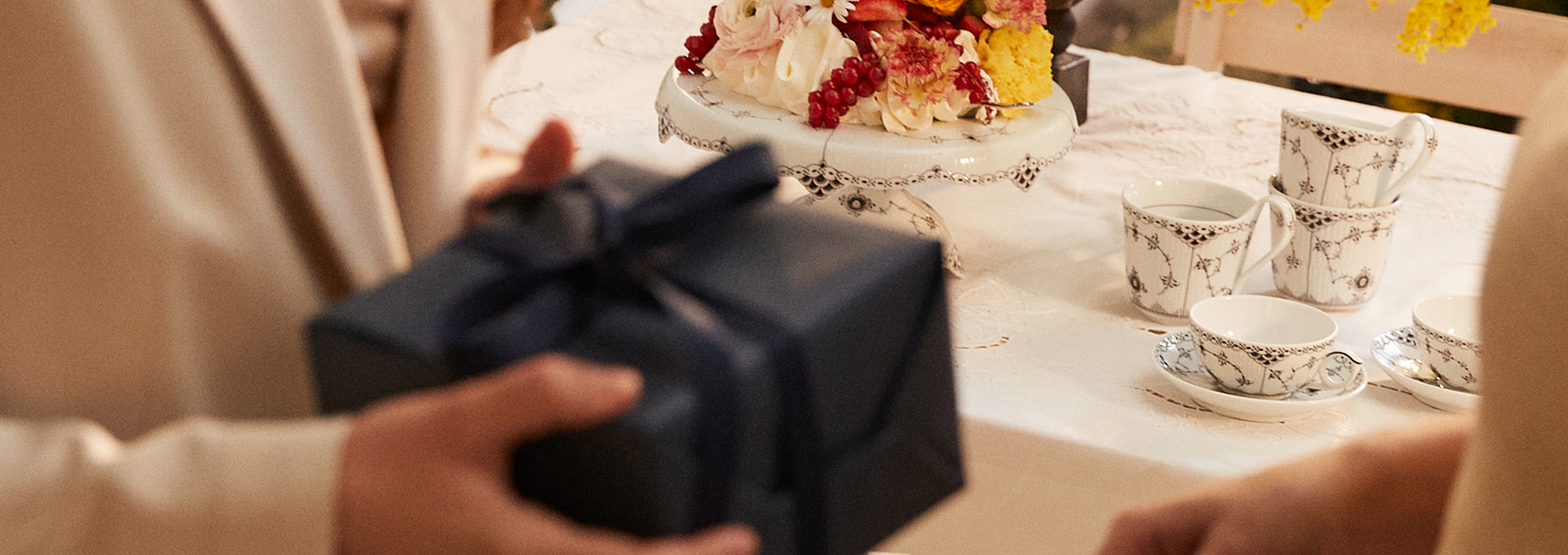 Set the birthday table with cups and a cake stand from Black Fluted Half Lace – or give them as a birthday present.